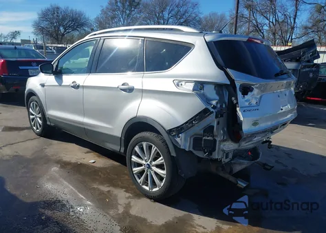 2017 Ford Escape Titanium z USA, uszkodzony, nr VIN 1FMCU0JD8HUB60162